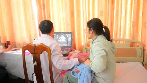 Gần 100 trẻ em được khám sàng lọc bệnh tim miễn phí