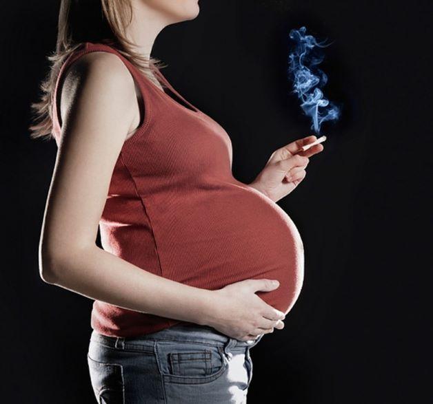 Tác hại của khói thuốc lá đối với bà bầu và cách phòng tránh